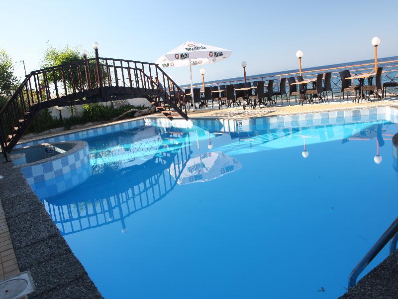 Pebble Beach Hotel Plomari Extérieur photo