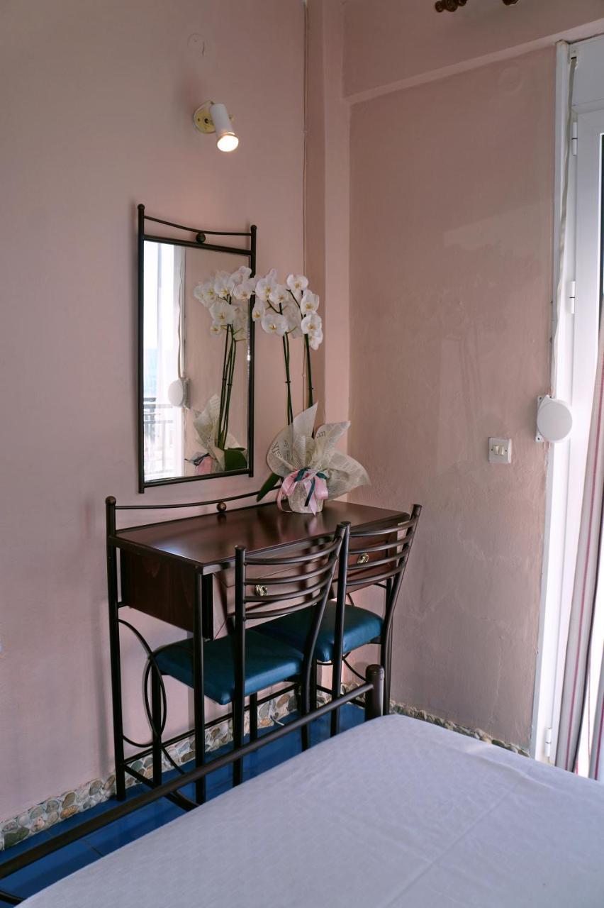 Pebble Beach Hotel Plomari Extérieur photo