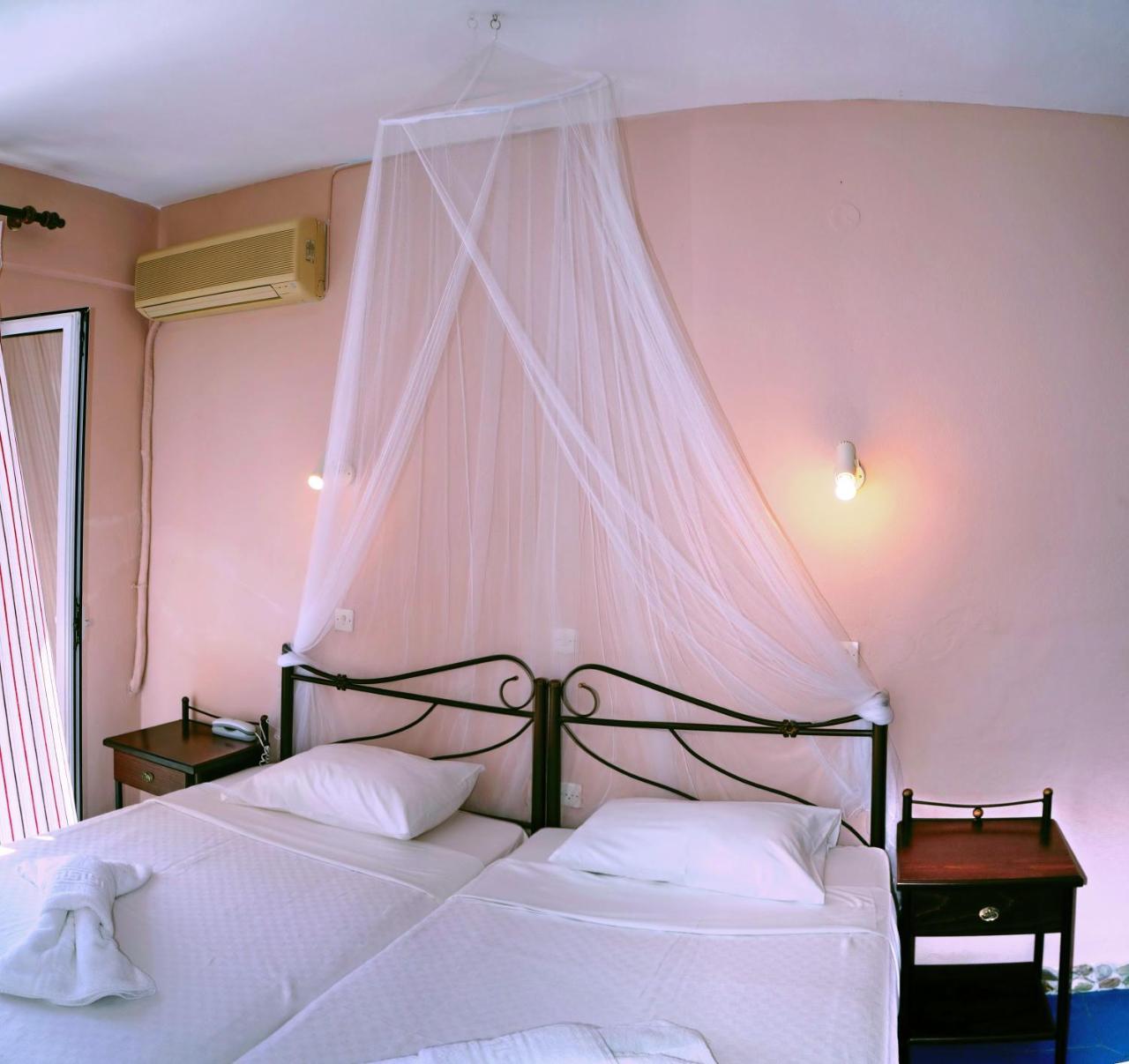 Pebble Beach Hotel Plomari Extérieur photo