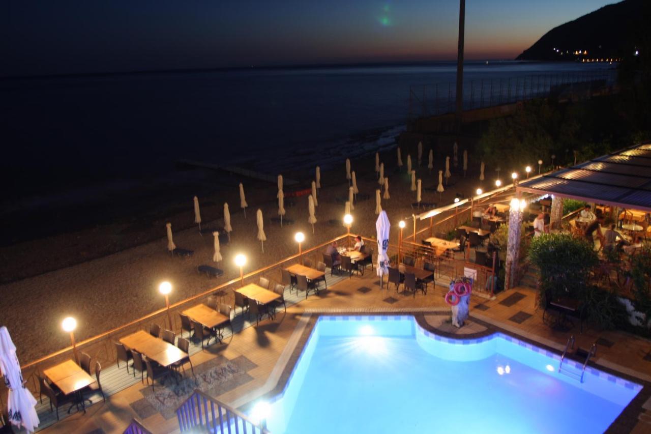 Pebble Beach Hotel Plomari Extérieur photo