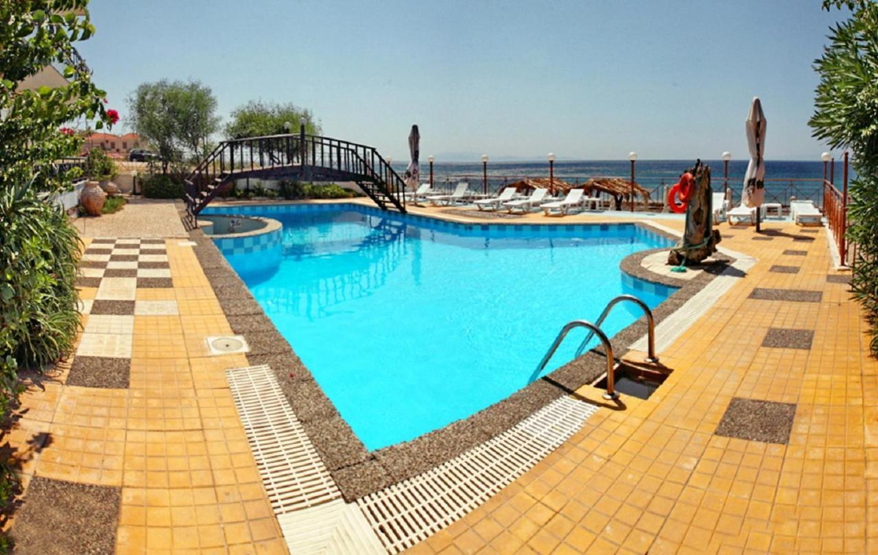 Pebble Beach Hotel Plomari Extérieur photo