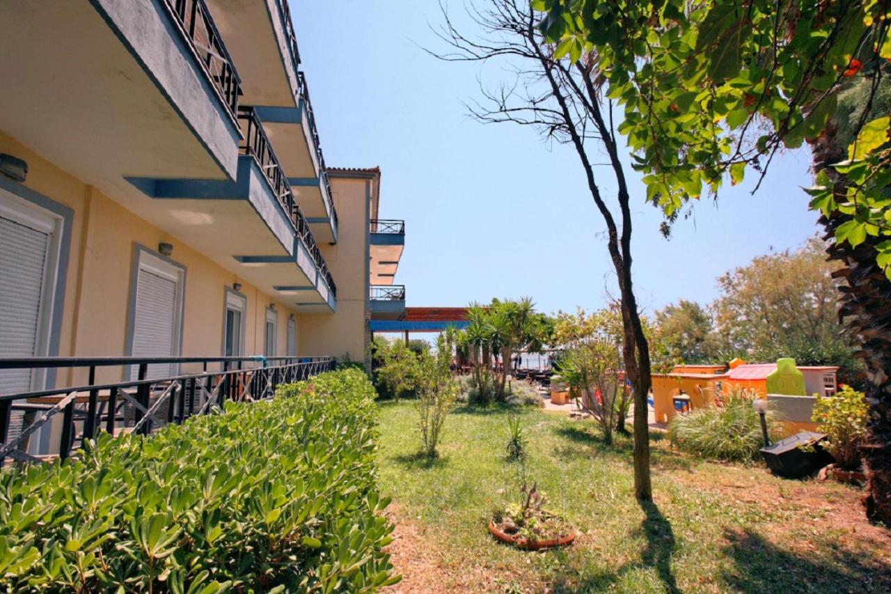 Pebble Beach Hotel Plomari Extérieur photo