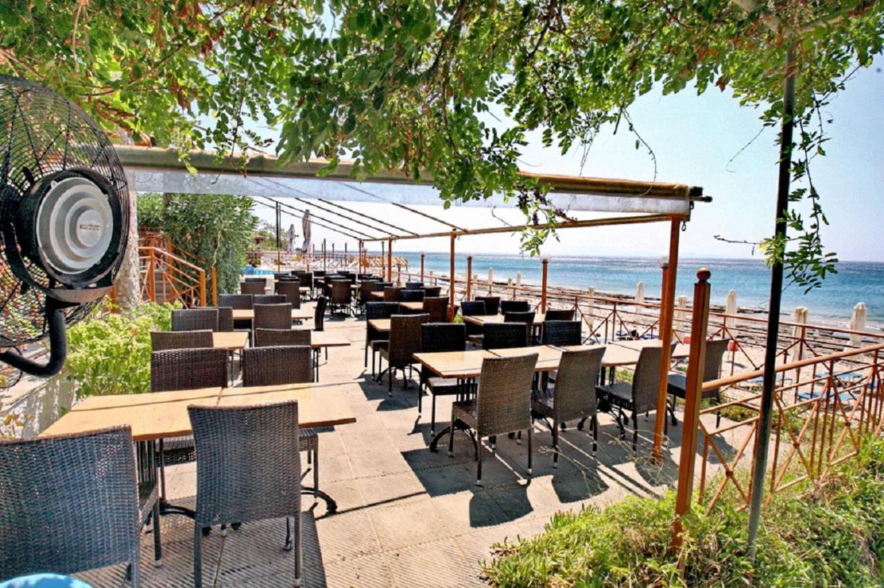 Pebble Beach Hotel Plomari Extérieur photo