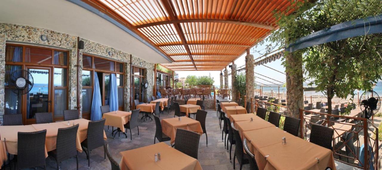 Pebble Beach Hotel Plomari Extérieur photo